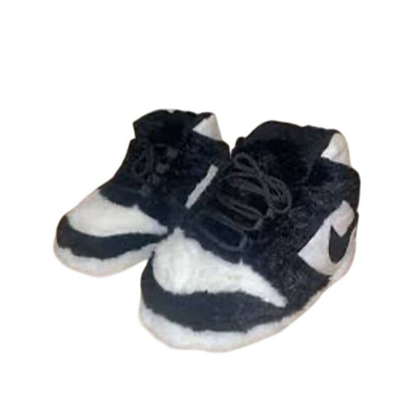 Air Jordan 1 Retro High OG Panda UNISEX Plush Slippers - Picture 2 of 6